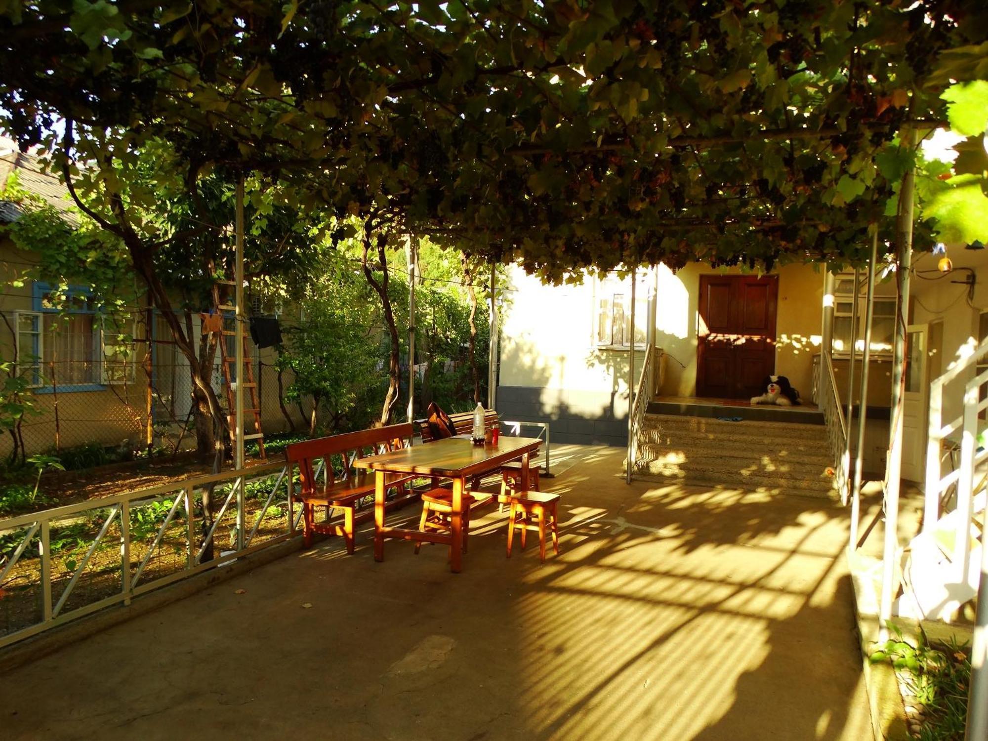 Guest House Vladimir Гагра Екстериор снимка